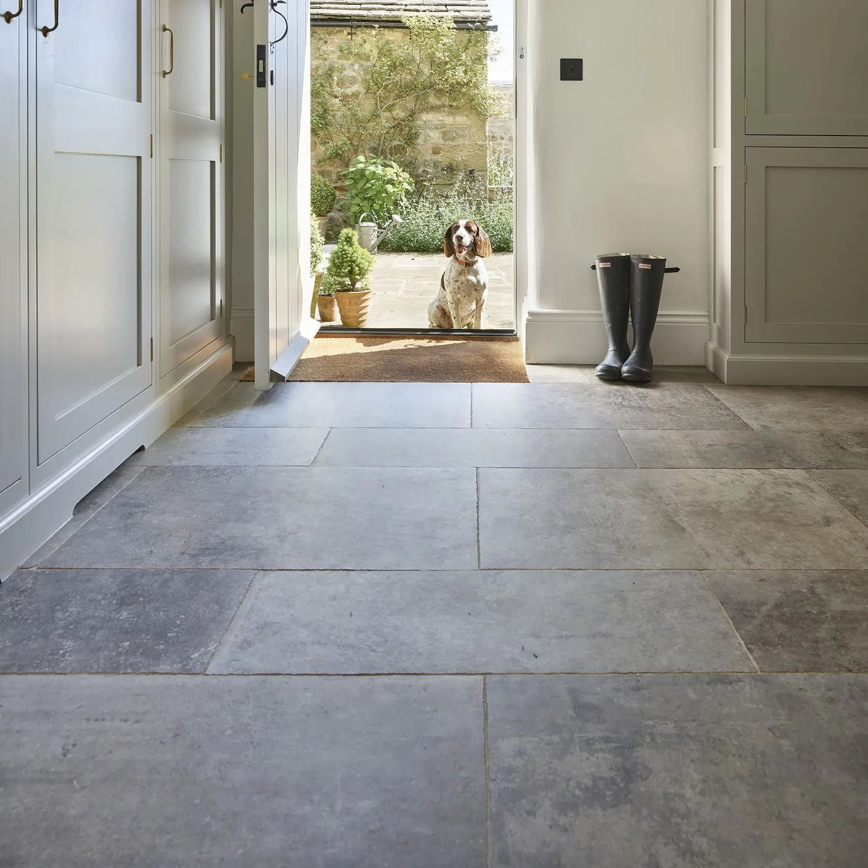 فروش سنگ صلصالی تهران برای پروژه‌های اداری